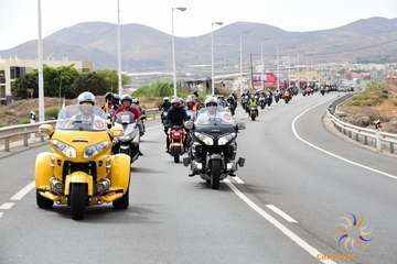 Rugidos moteros en Telde contra los guardarraíles sin protección (Foto Canariasenmoto.com)